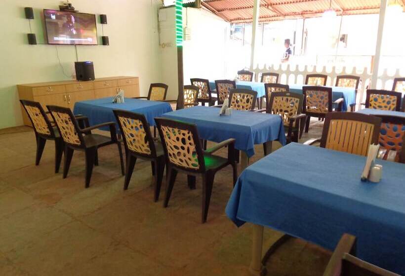 Пансион Elvins Place By Amm