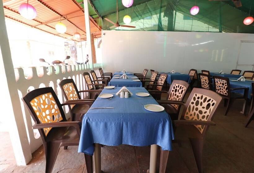 Пансион Elvins Place By Amm