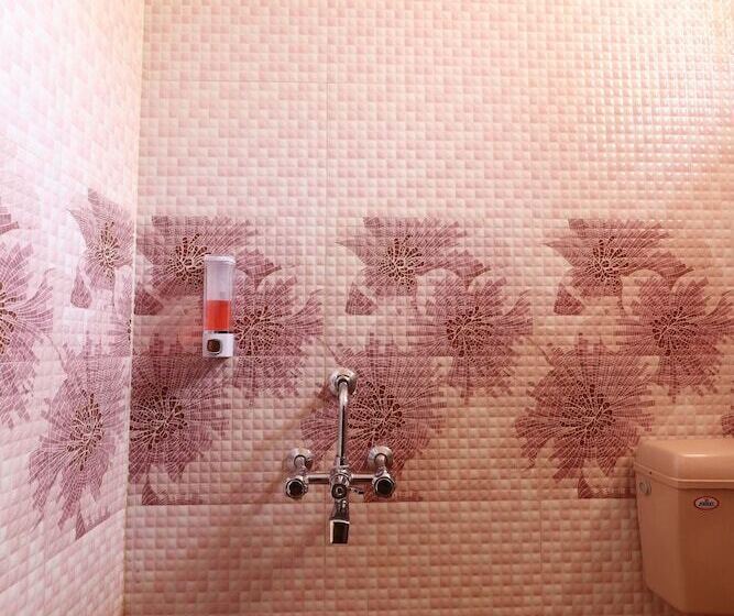 Пансион Elvins Place By Amm