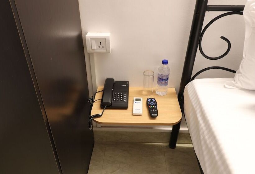 Пансион Elvins Place By Amm