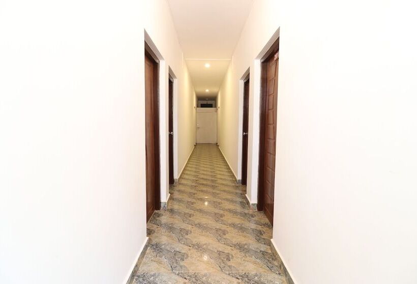 Пансион Elvins Place By Amm