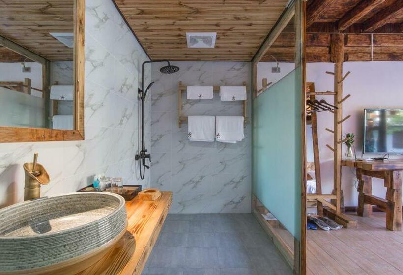 پانسیون Swallow Nest Guesthouse