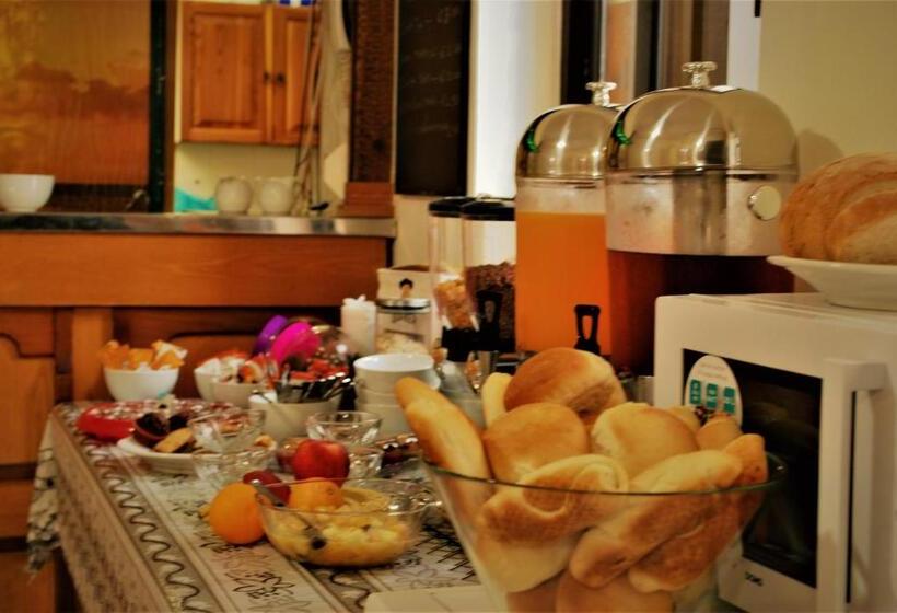 پانسیون Tarona Guesthouse