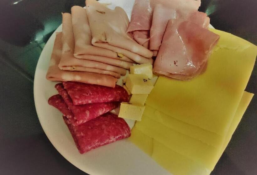 پانسیون Tarona Guesthouse