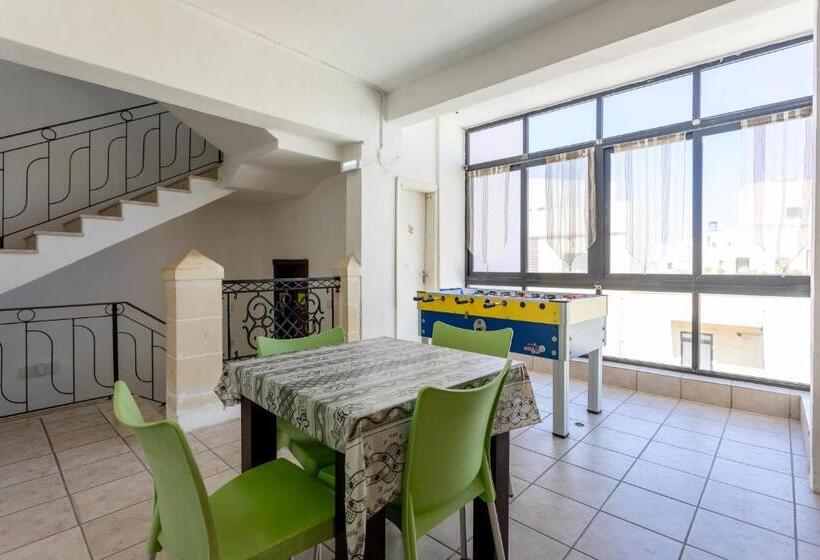 پانسیون Tarona Guesthouse