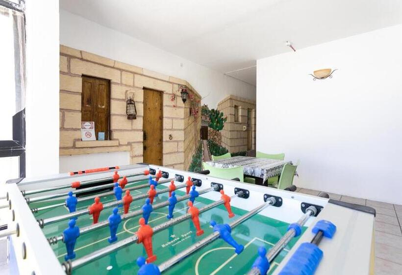 پانسیون Tarona Guesthouse