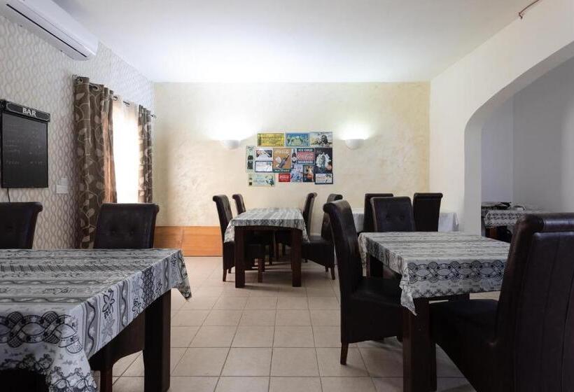 پانسیون Tarona Guesthouse