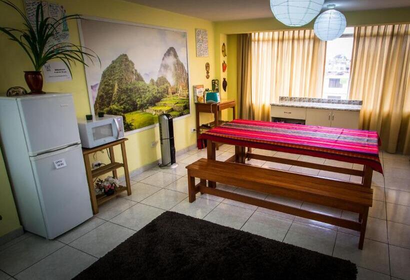 호스텔 Mama Backpackers