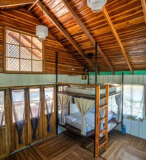 هاستل Salty Enthusiasts Share House & Villas