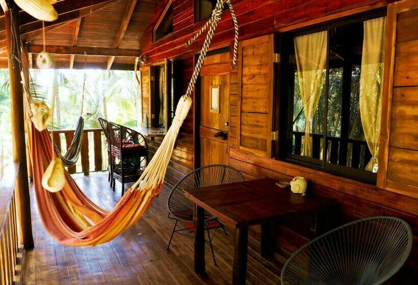 هاستل Salty Enthusiasts Share House & Villas