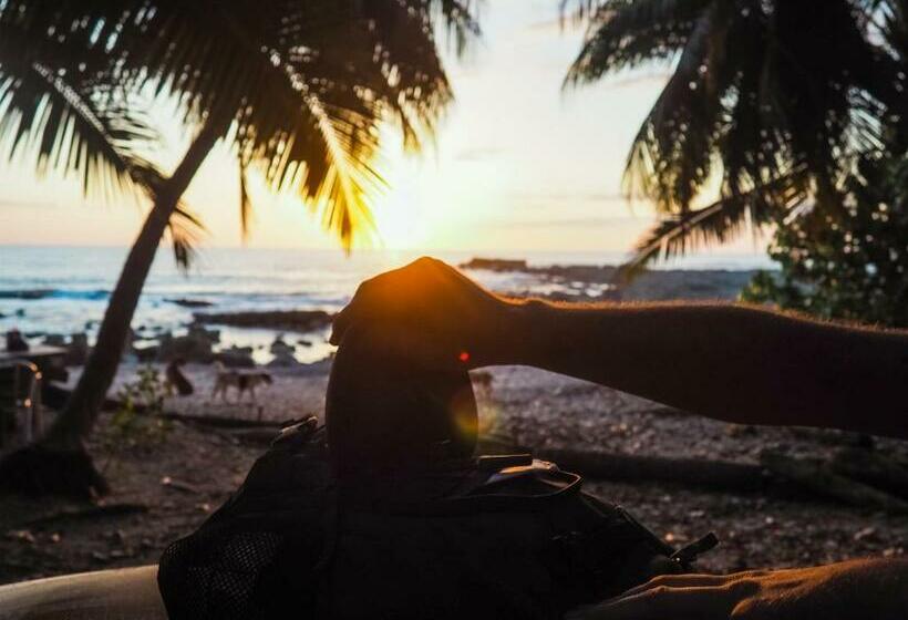 هاستل Salty Enthusiasts Share House & Villas