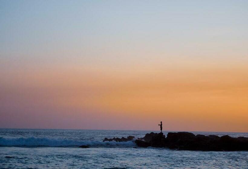 هاستل Salty Enthusiasts Share House & Villas