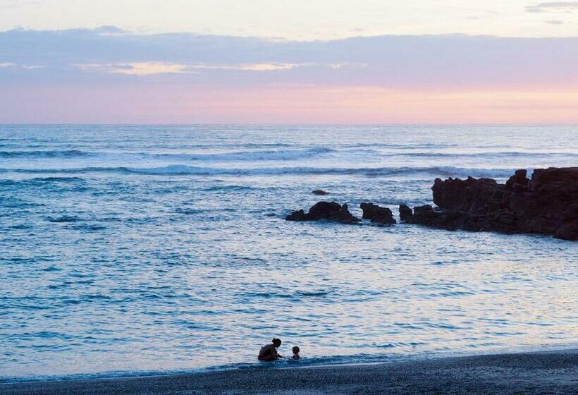 هاستل Salty Enthusiasts Share House & Villas