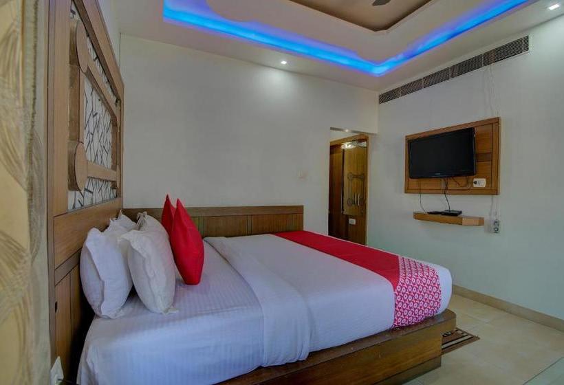 ホテル Capital O 30264 Shree International