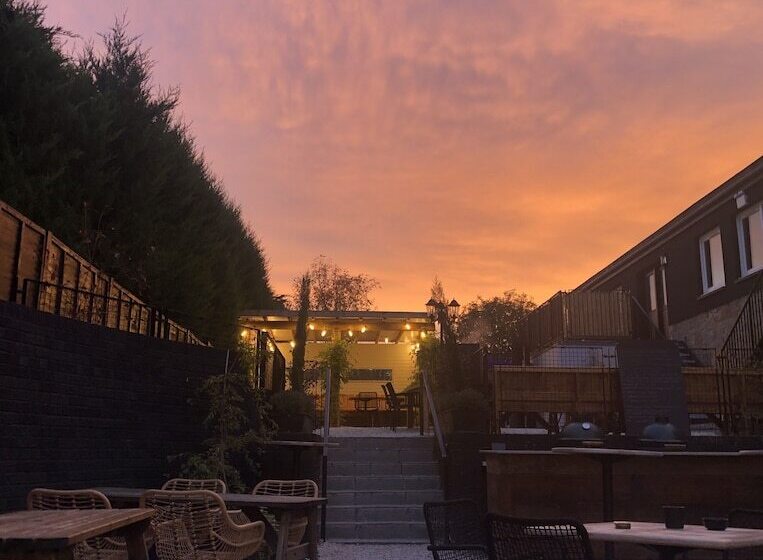 Отель The Bonnie Badger