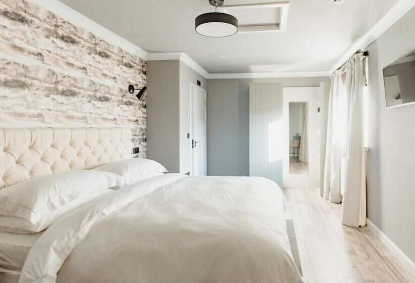 Отель The Bonnie Badger