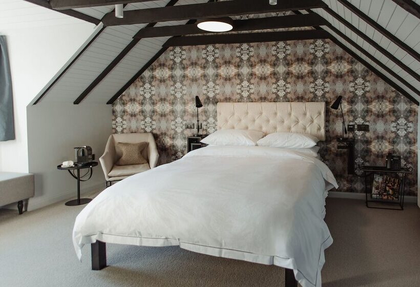 Отель The Bonnie Badger