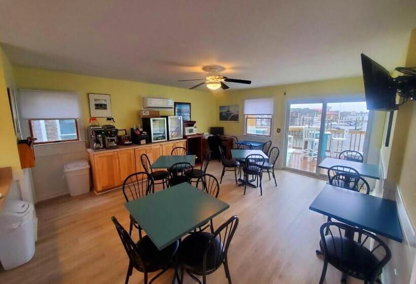 Отель The Ocracoke Harbor Inn