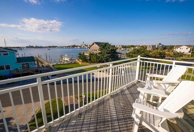 Отель The Ocracoke Harbor Inn