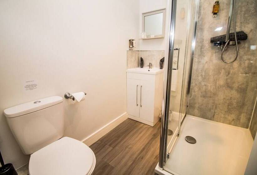 ユースホステル The Saxon Inn