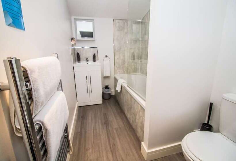 ユースホステル The Saxon Inn