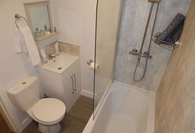 ユースホステル The Saxon Inn