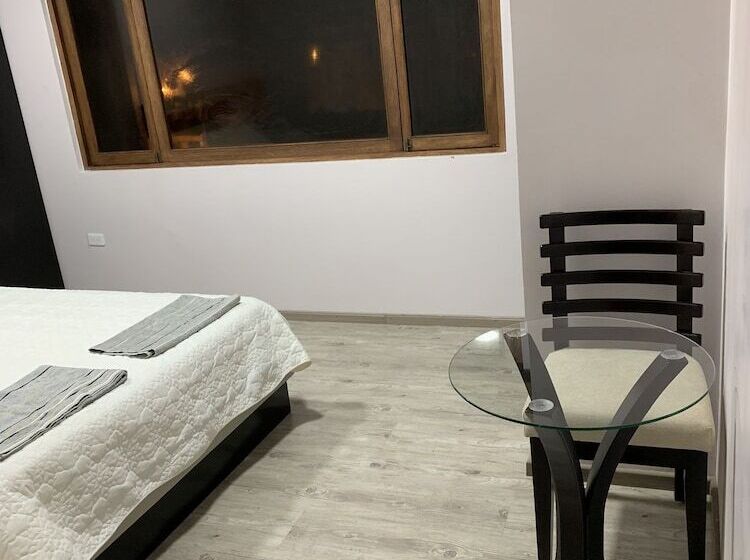 تختخواب و صبحانه Chaperon