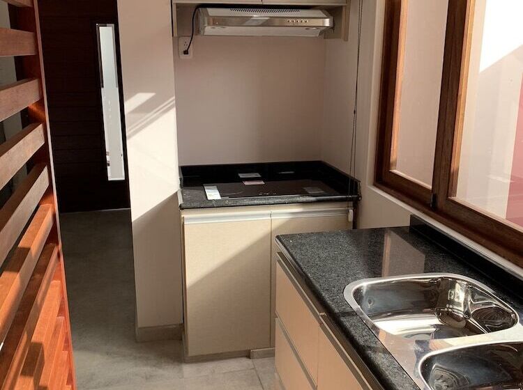 تختخواب و صبحانه Chaperon