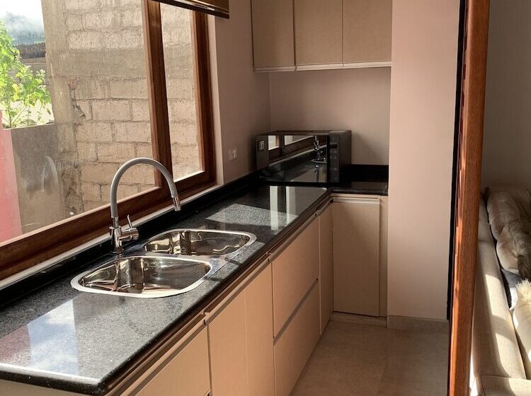 تختخواب و صبحانه Chaperon