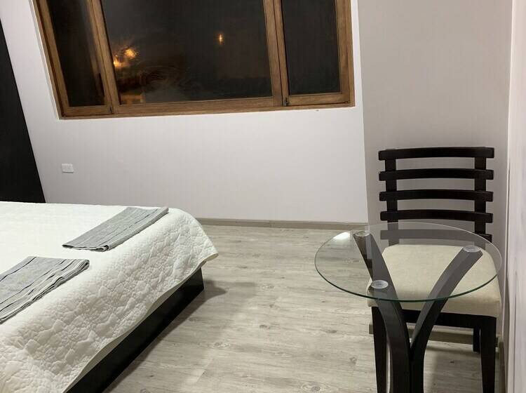 تختخواب و صبحانه Chaperon