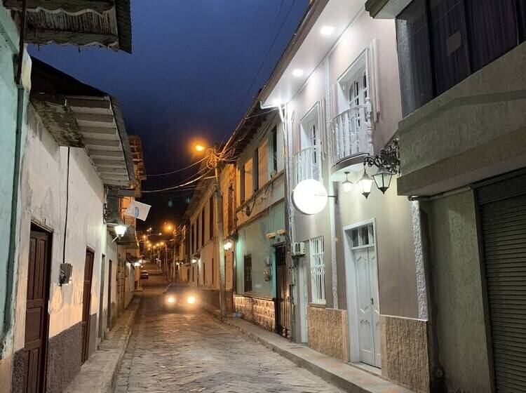 تختخواب و صبحانه Chaperon