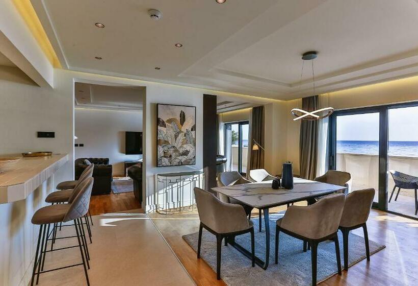 هتل California By Aycon