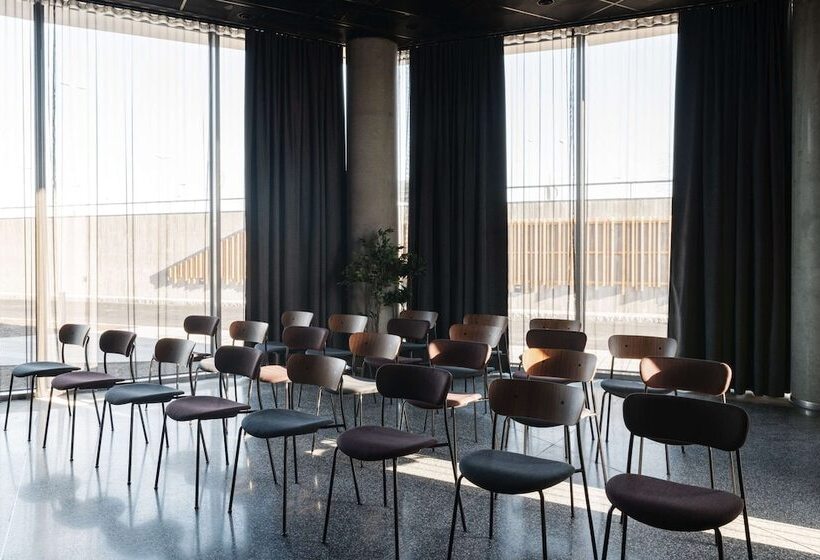Comfort Hotel Arlanda Airport Terminal