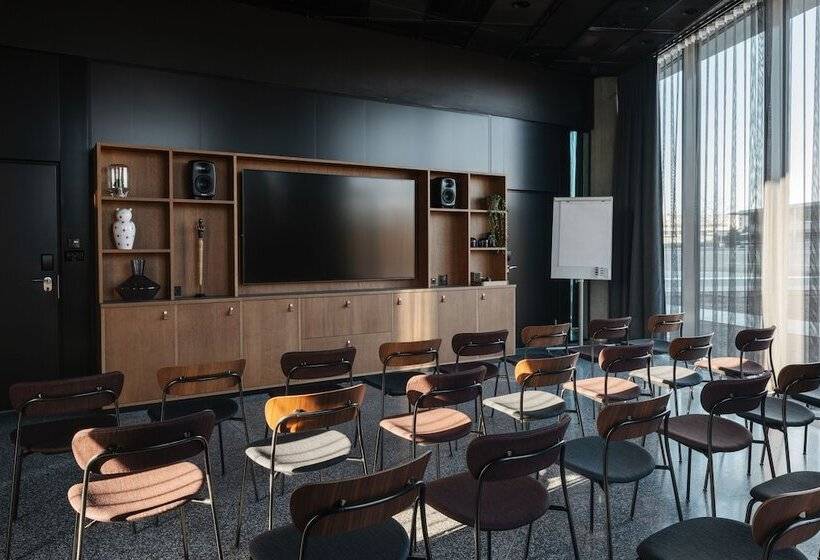 Comfort Hotel Arlanda Airport Terminal