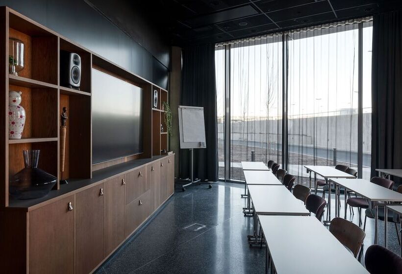 Comfort Hotel Arlanda Airport Terminal