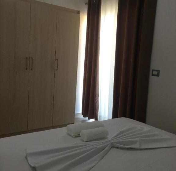 בית מלון כפרי Durmishi Rooms & Apartments & Beach