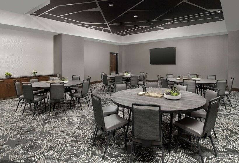 هتل Embassy Suites By Hilton Knoxville Downtown