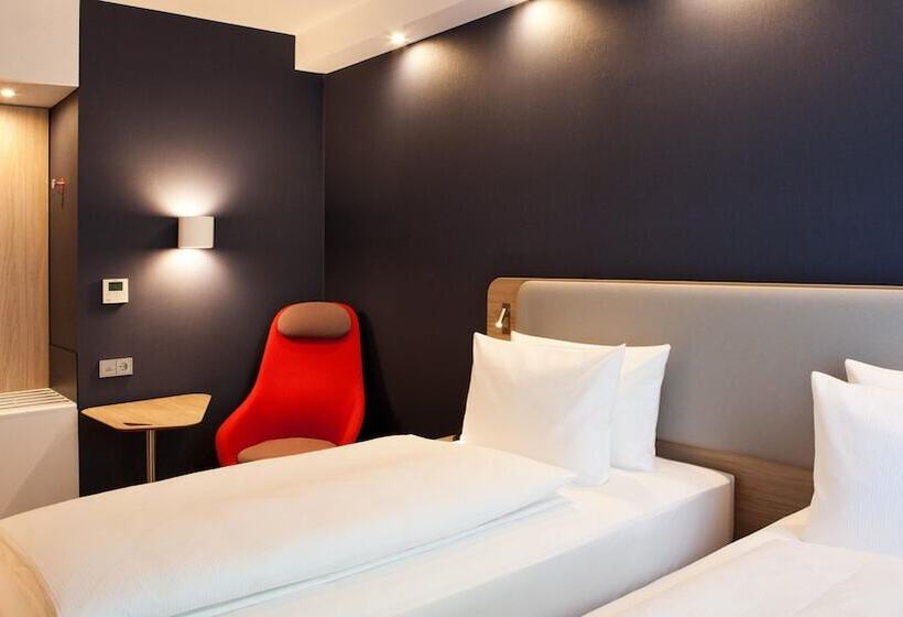 Отель Holiday Inn Express   Saarbrücken, An Ihg