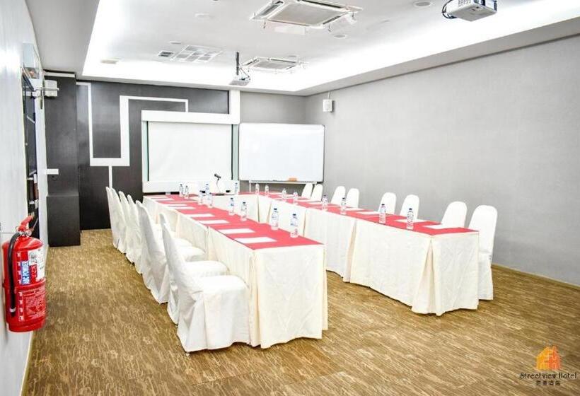 Отель Streetview