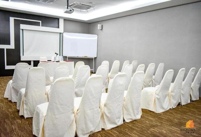 Отель Streetview