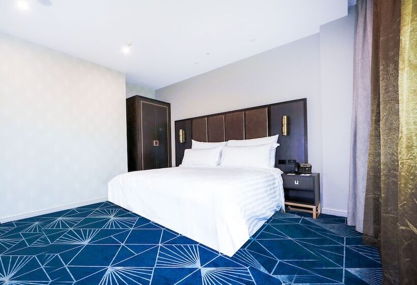 Swiss Belhotel Napier