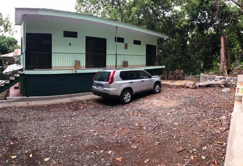 Общежитие Casa Encantada Rooms   Dbl Room   Aire Acondicionado   Wifi   Parking   Private Bathroom