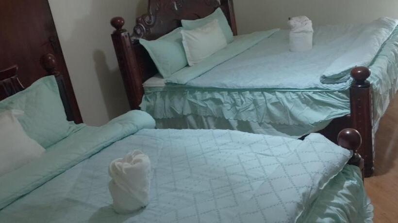 هتل Discovery Courts