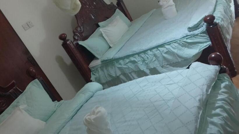 هتل Discovery Courts