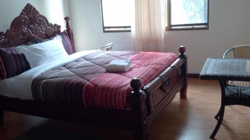 هتل Discovery Courts