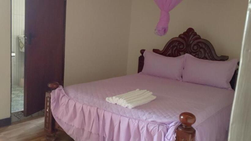 هتل Discovery Courts