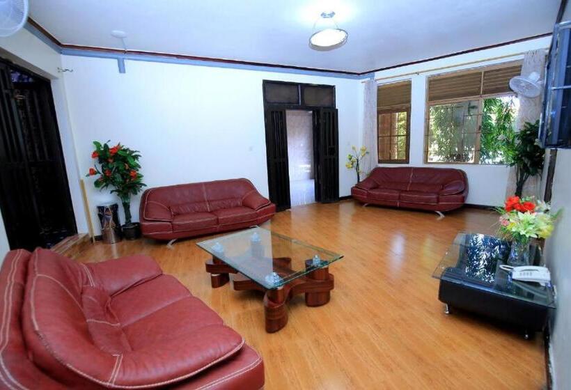 هتل Discovery Courts