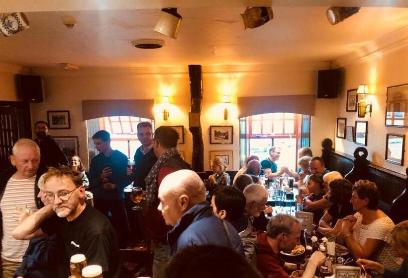 הוסטל The Clachan Inn