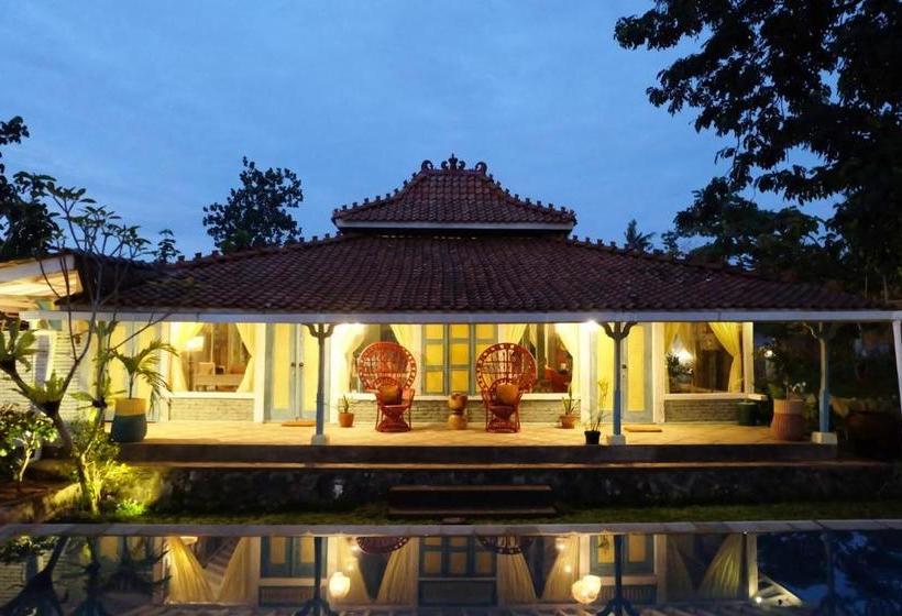 تختخواب و صبحانه Rimba Desa Resort Inn Jepara
