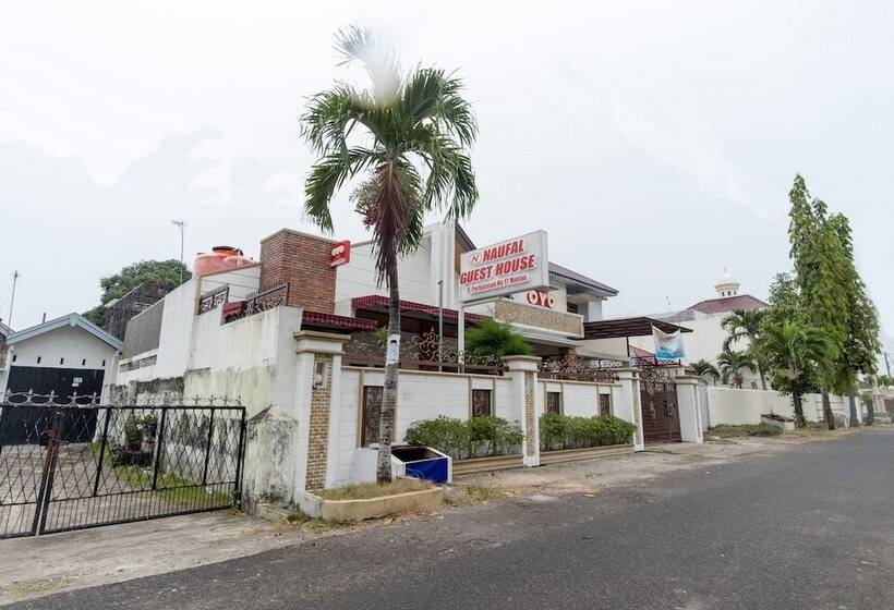 酒店 Naufal Guest House Syariah